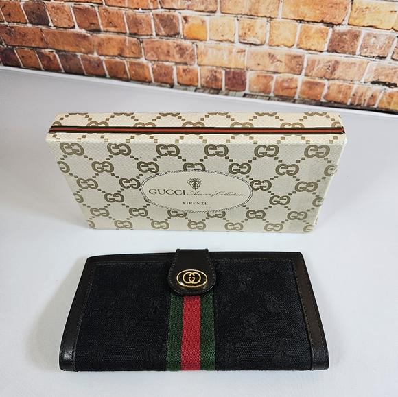 Vintage Gucci checkbook wallet - Picture 2 of 8
